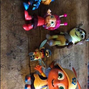 5 “Beat Bug” toys
